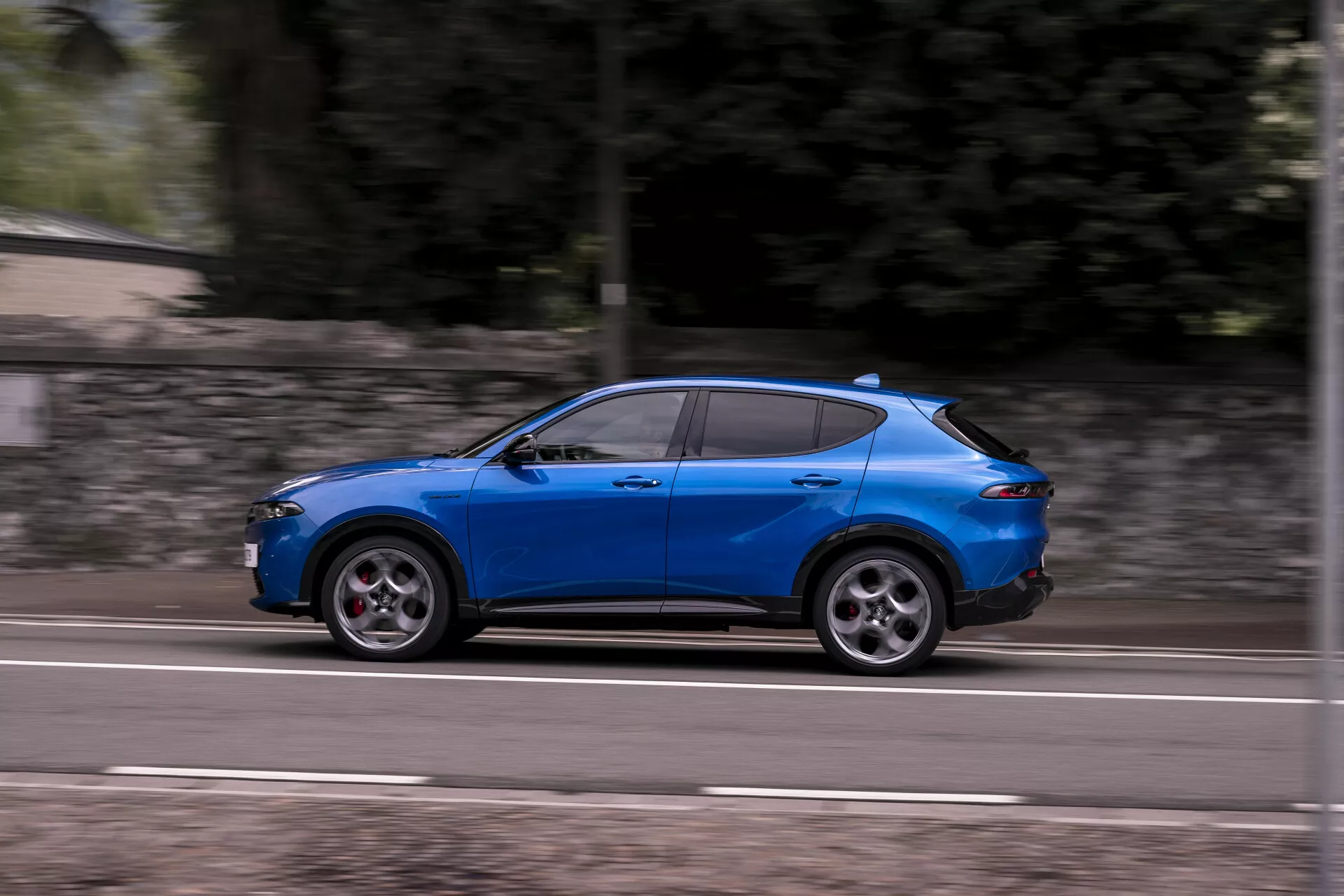 Alfa Romeo Tonale modèle 2022 965 présentant un design élégant et des caractéristiques avancées