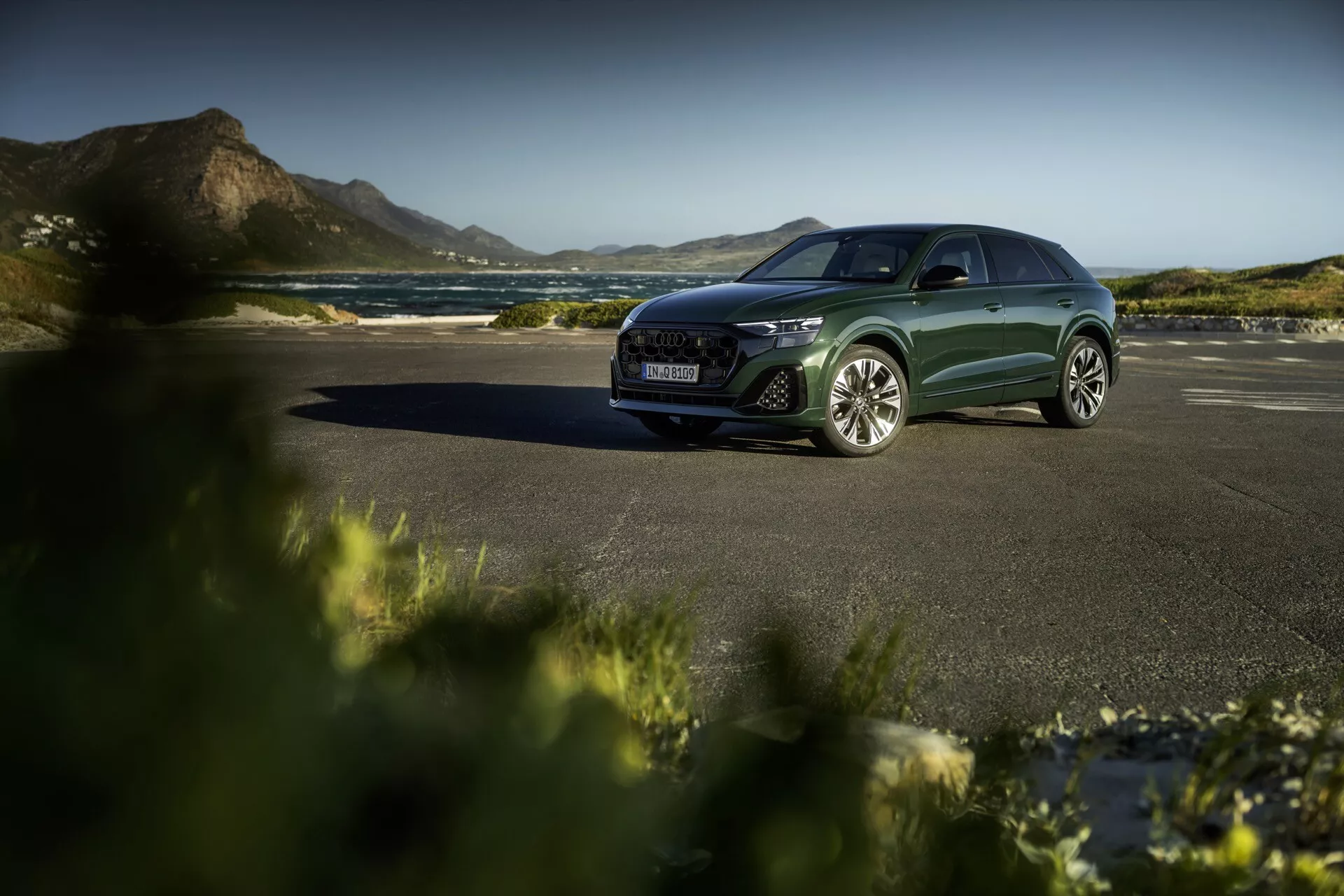 Modèle Audi Q8 4M-Facelift 2023 présentant son design élégant, ses phares LED avancés et son intérieur luxueux