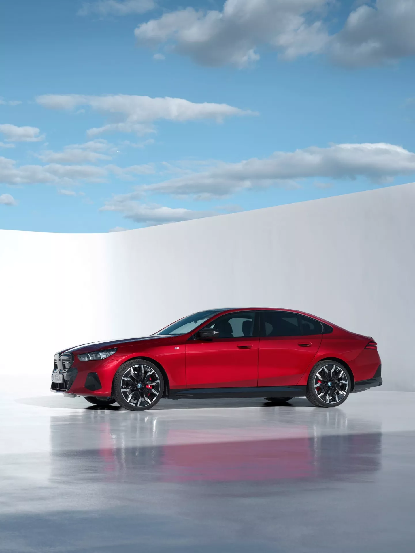 BMW Série 5 (G60-G61) 2023 présentant son design élégant et ses fonctionnalités avancées