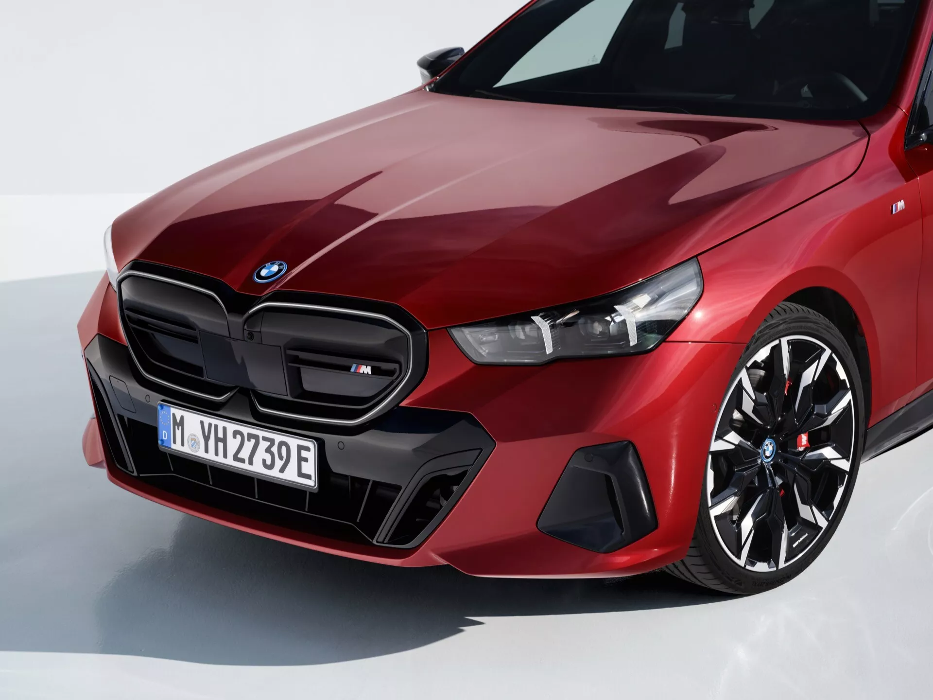 BMW Série 5 2023 (G60-G61) présentant son design sophistiqué et ses dernières caractéristiques