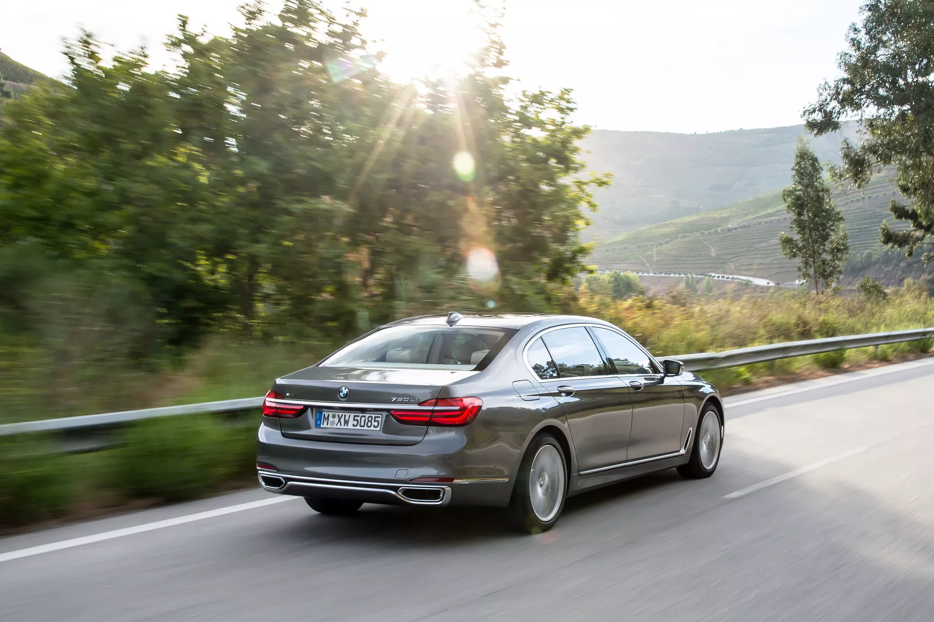 Berline de luxe BMW 7er-reihe 2015 (G11-G12) avec design élégant, technologie avancée et intérieur haut de gamme