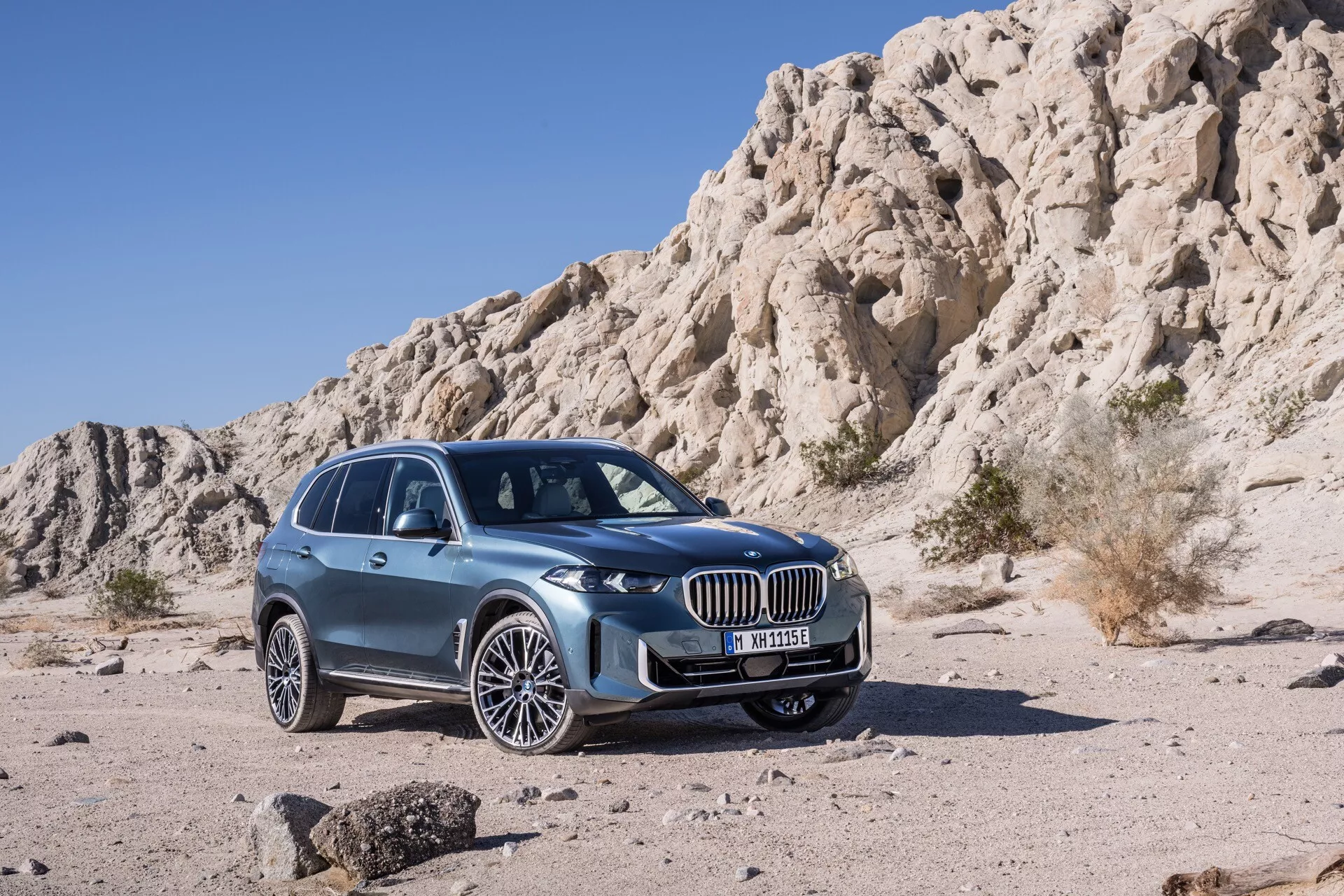 Modèle restylé BMW X5 2023 (G05-F95) présentant des caractéristiques de conception avancée et une technologie de pointe