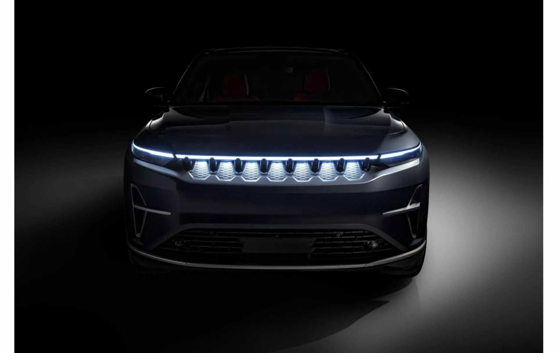 Vue de face du BMW X6 2014 présentant un design élégant et moderne, phares LED segmentés et pare-chocs sportif avec une possible emphase sur la technologie hybride ou électrique