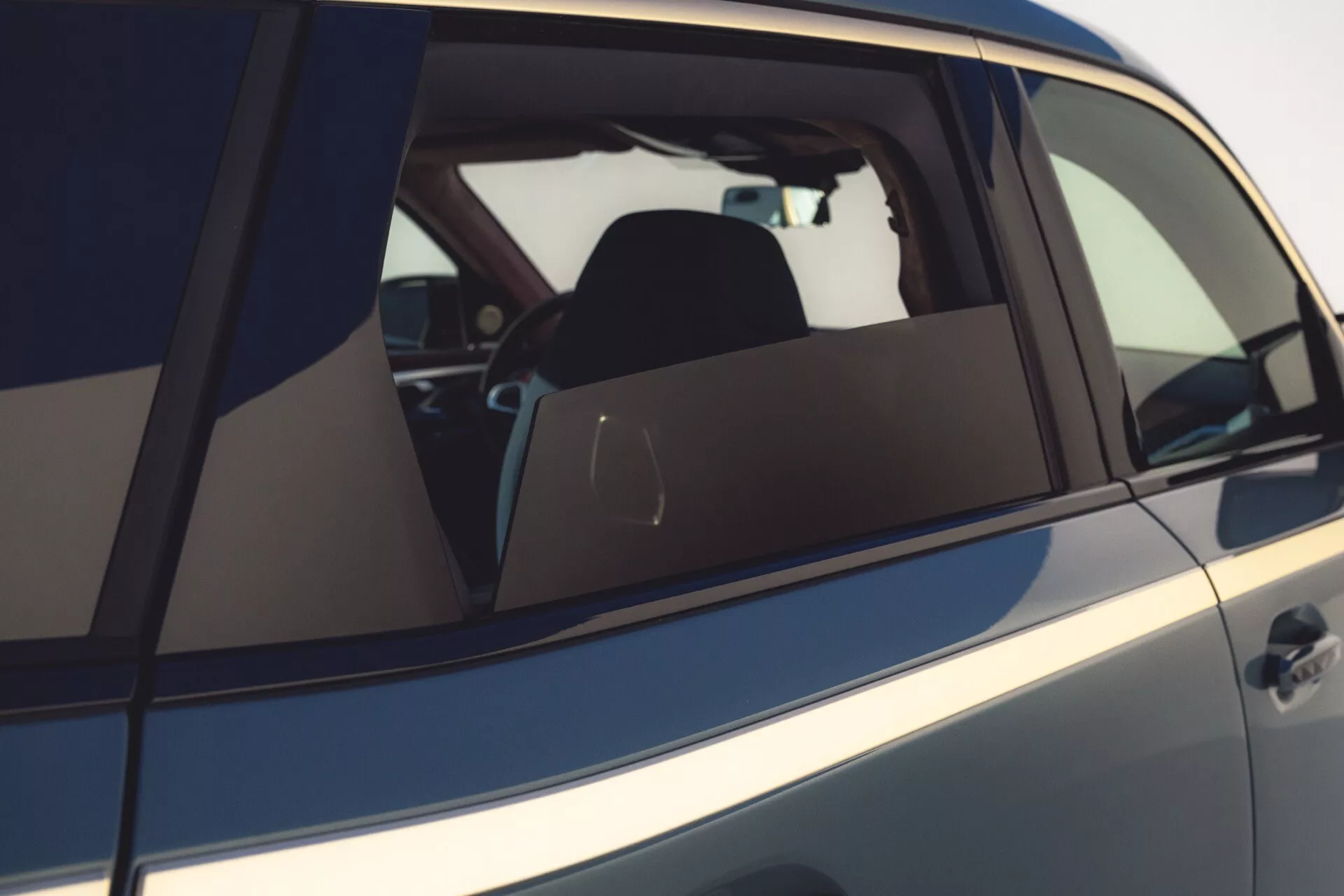 BMW XM (G09) modèle 2023 présentant son design élégant, ses fonctionnalités innovantes et sa technologie de pointe dans un environnement de conduite dynamique