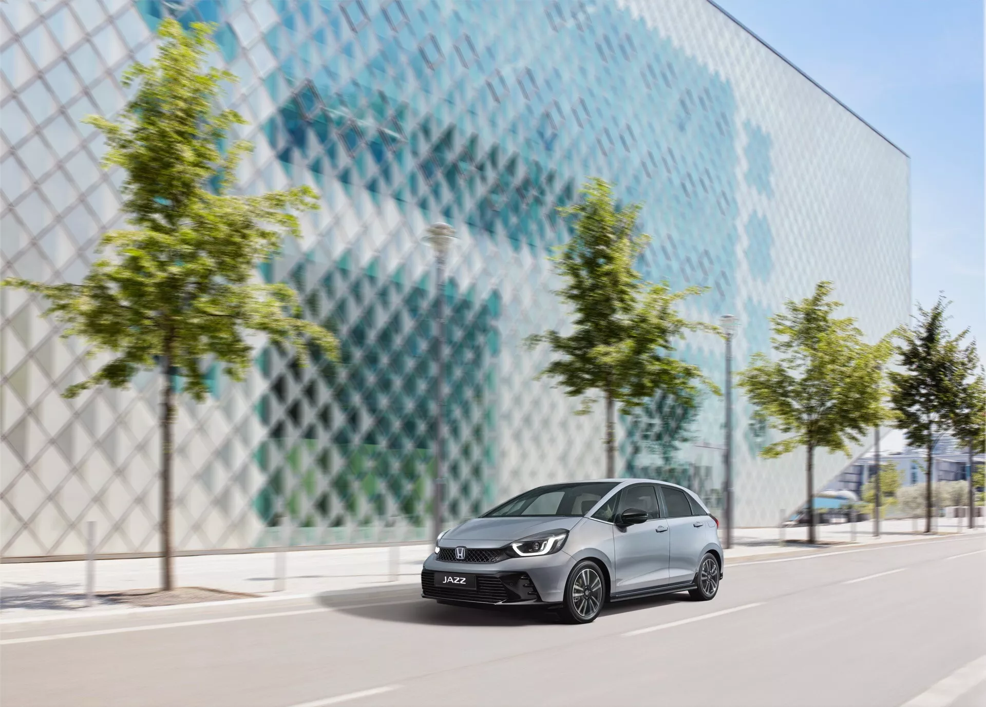 Modèle Honda Jazz 2023 Cinquième Génération avec Face-lift en Pose Dynamique