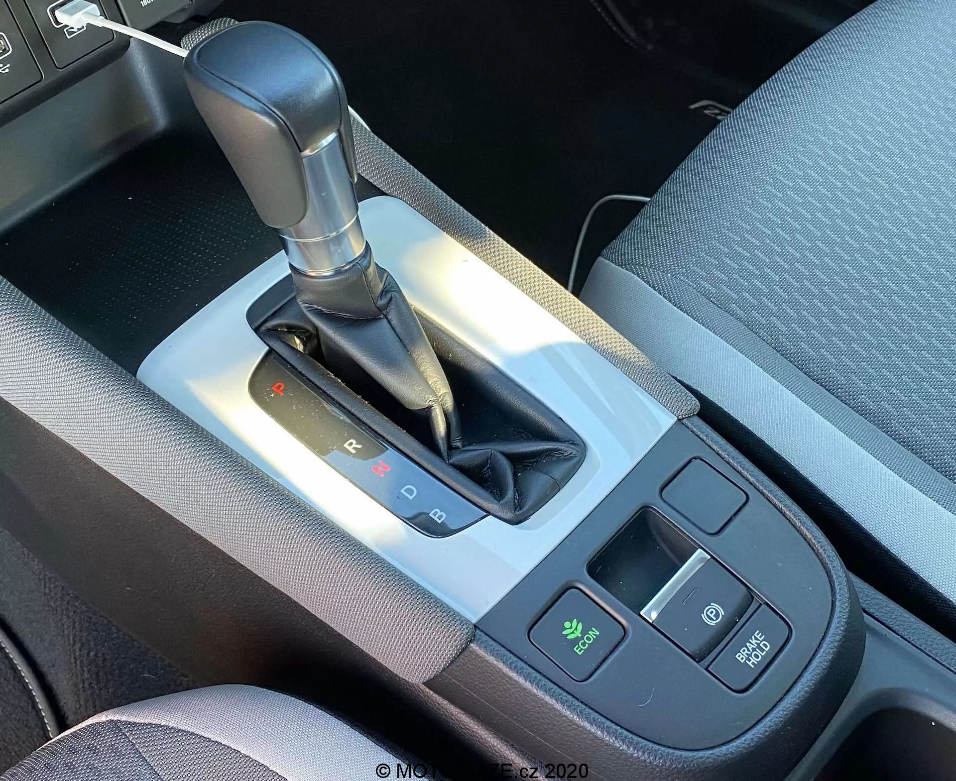 La Honda Jazz Crosstar 2020 est un crossover compact polyvalent et élégant, avec un design aérodynamique et élégant, des systèmes de sécurité avancés et un intérieur spacieux et confortable avec des technologies modernes et des options de connectivité.