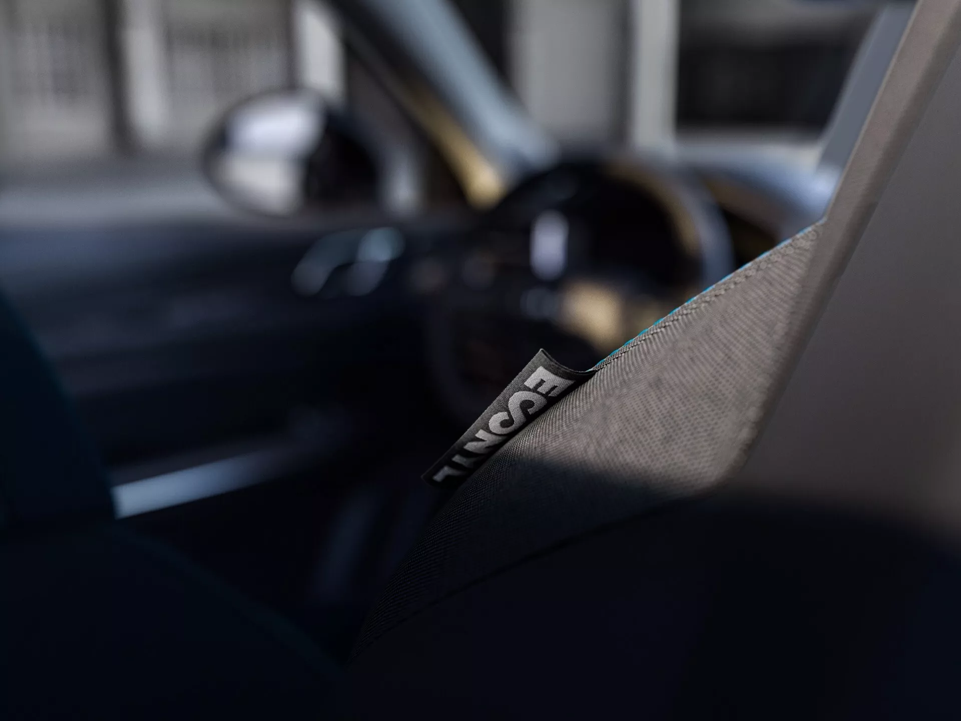 Lynk & Co 01 2021 (1ère génération) en pose dynamique présentant un design élégant et une technologie moderne
