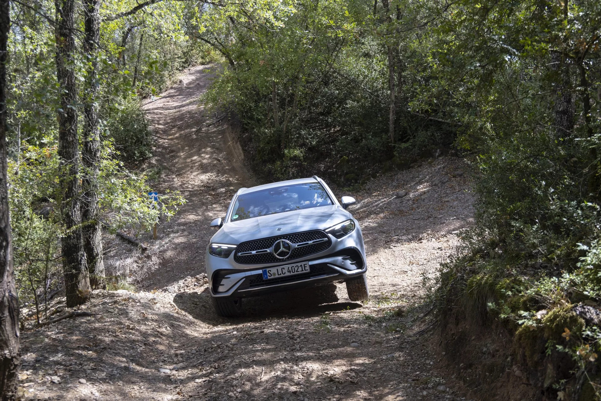 SUV compact de luxe Mercedes GLC (254) 2022 avec design de carrosserie élégant, technologie de pointe, caractéristiques de sécurité avancées et finitions intérieures haut de gamme