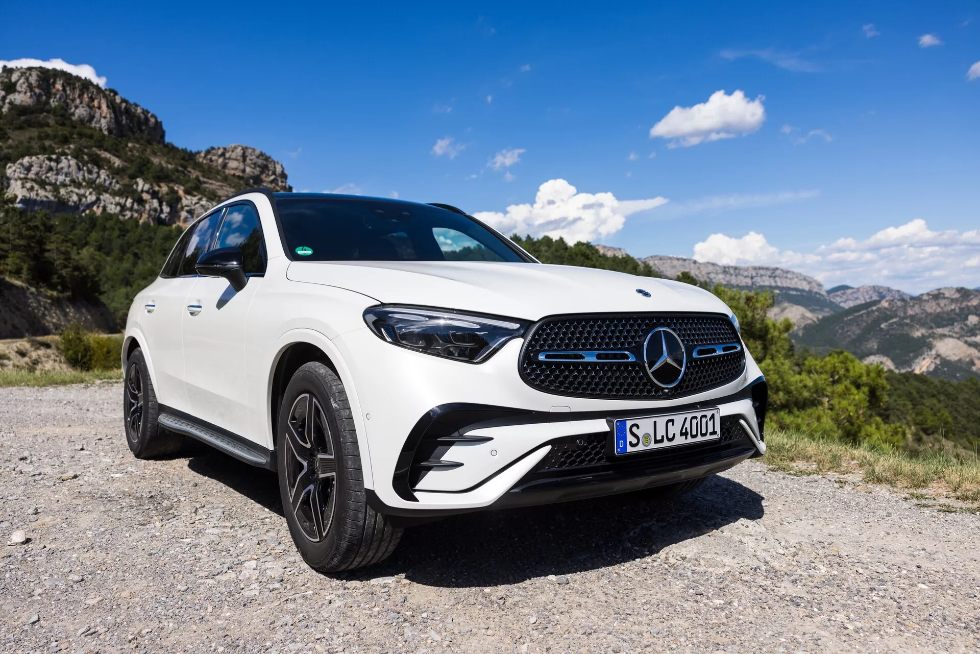 Mercedes GLC 254 de 2022, SUV compact de luxe avec design moderne, technologie avancée et intérieur premium avec sièges en cuir, écran tactile et toit panoramique