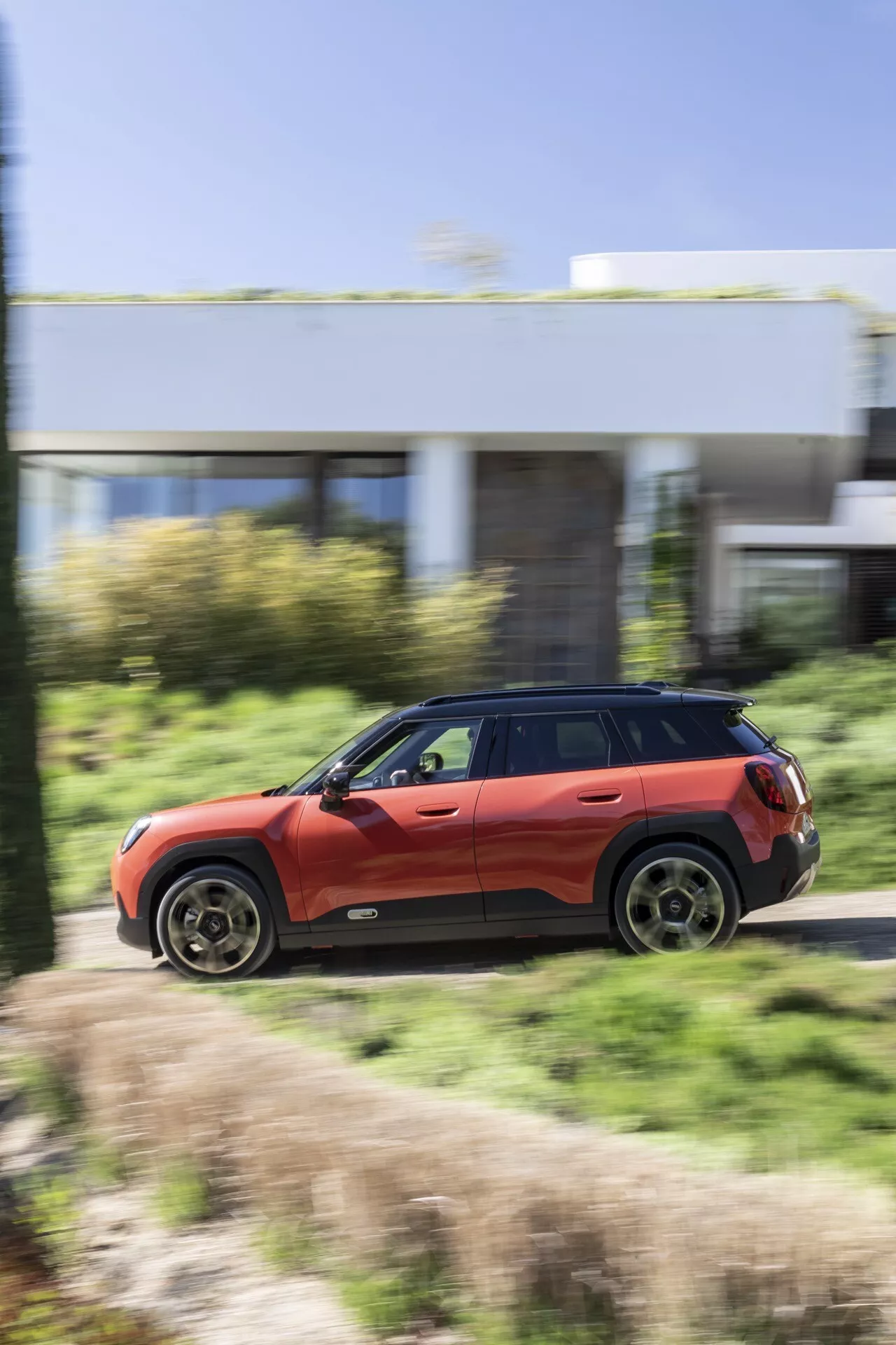 Mini Aceman 2024 (J05) mettant en vedette son design élégant, ses options de couleurs vibrantes et ses caractéristiques innovantes