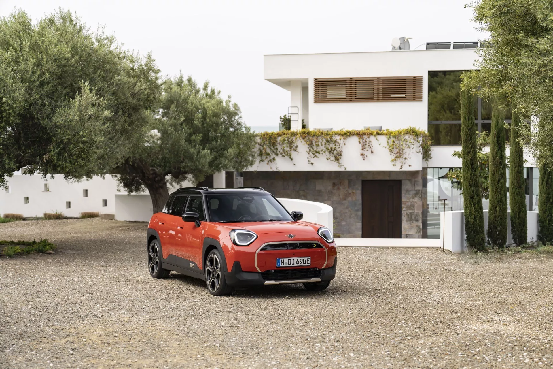Mini Aceman 2024 (J05) présentant son design élégant et ses fonctionnalités futuristes