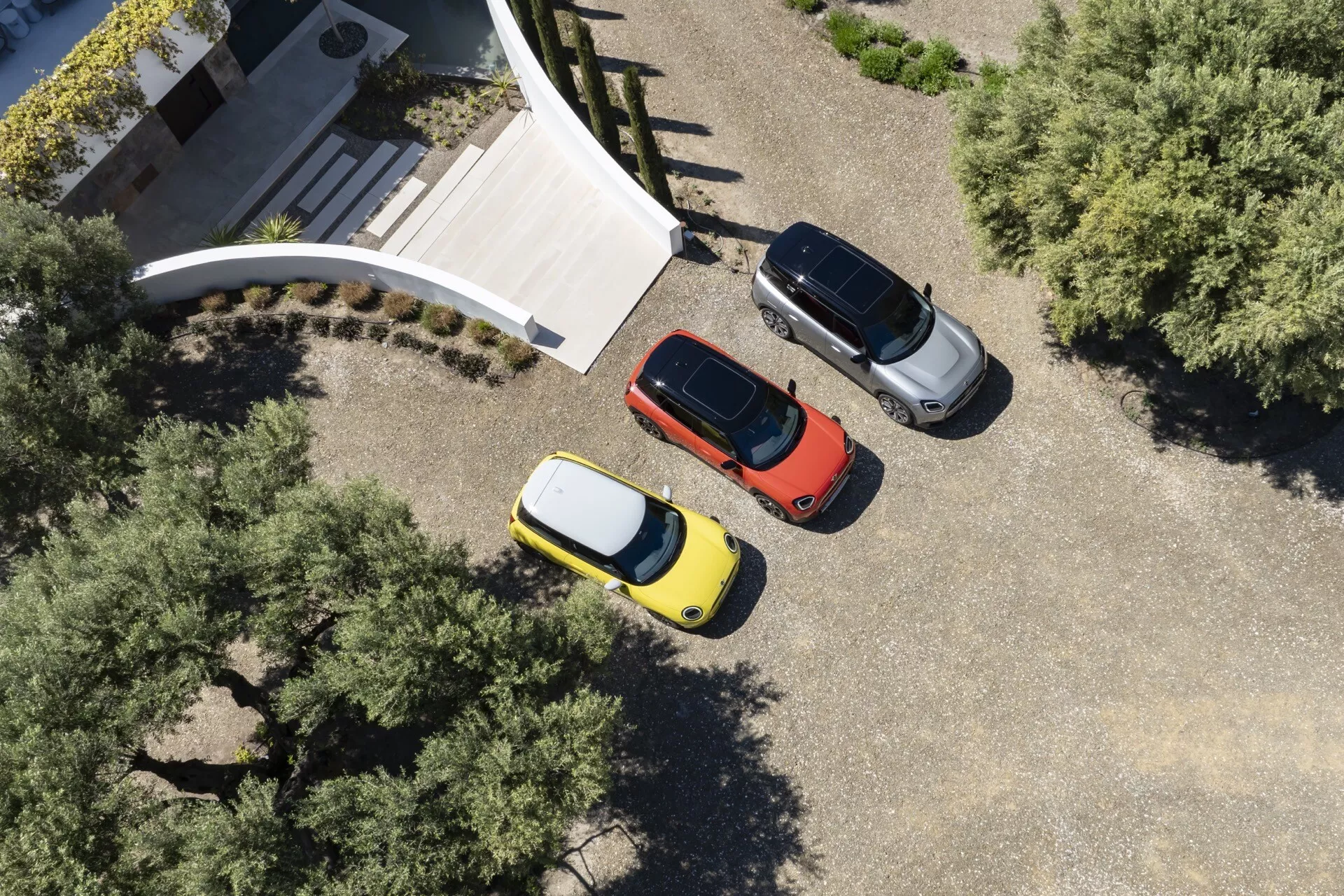 Le Mini Aceman 2024 (J05) dévoile son design frappant, avec des lignes dynamiques, une stature compacte et une intégration avancée de la technologie