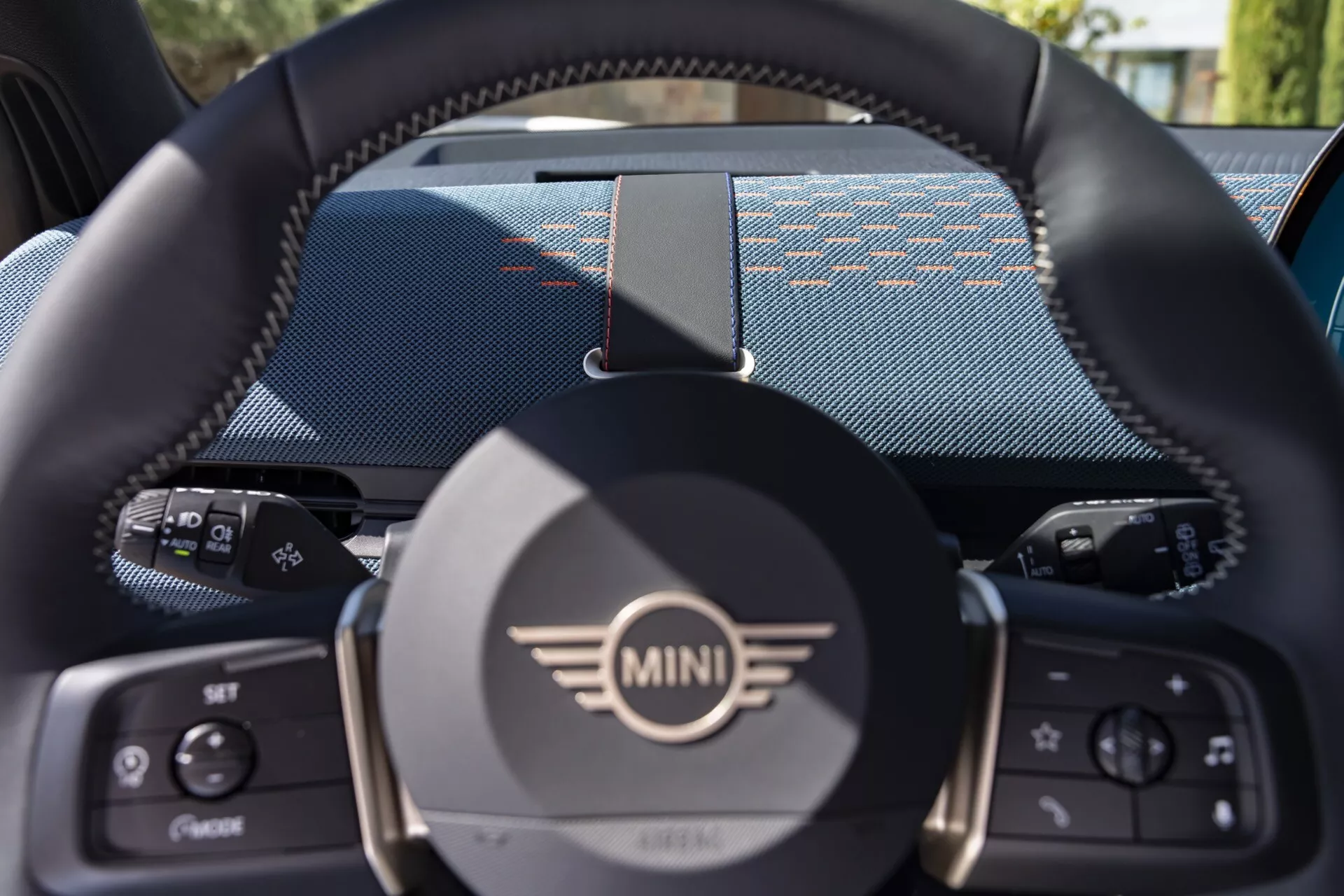 Mini Aceman 2024 (J05) présentant son design élégant et ses caractéristiques avancées