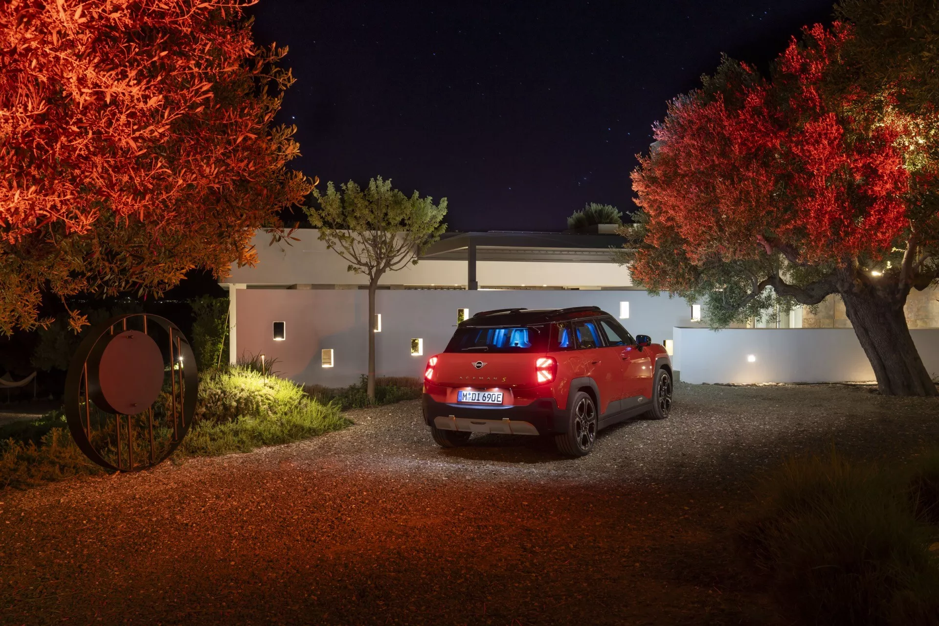 Mini Aceman 2024 (J05) présentant son design compact, sa motorisation électrique et ses fonctionnalités innovantes