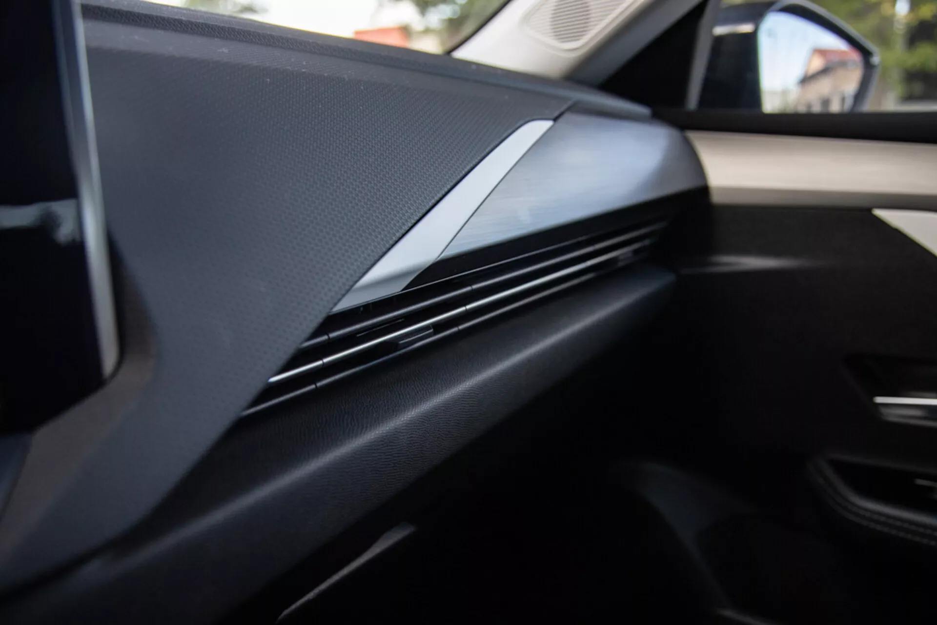 Opel Astra 2022 en mouvement présentant son design élégant et ses caractéristiques technologiques innovantes