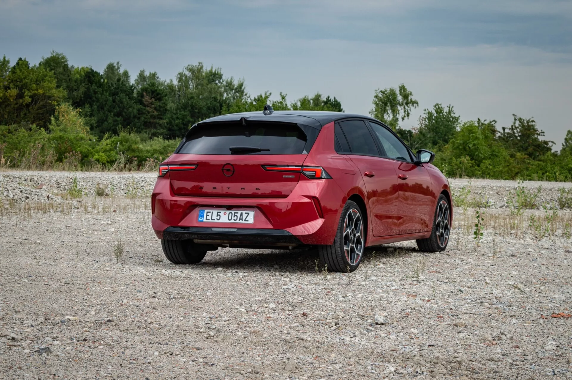 Vue extérieure de l'Opel Astra 2022 mettant en lumière son design élégant et ses fonctionnalités modernes