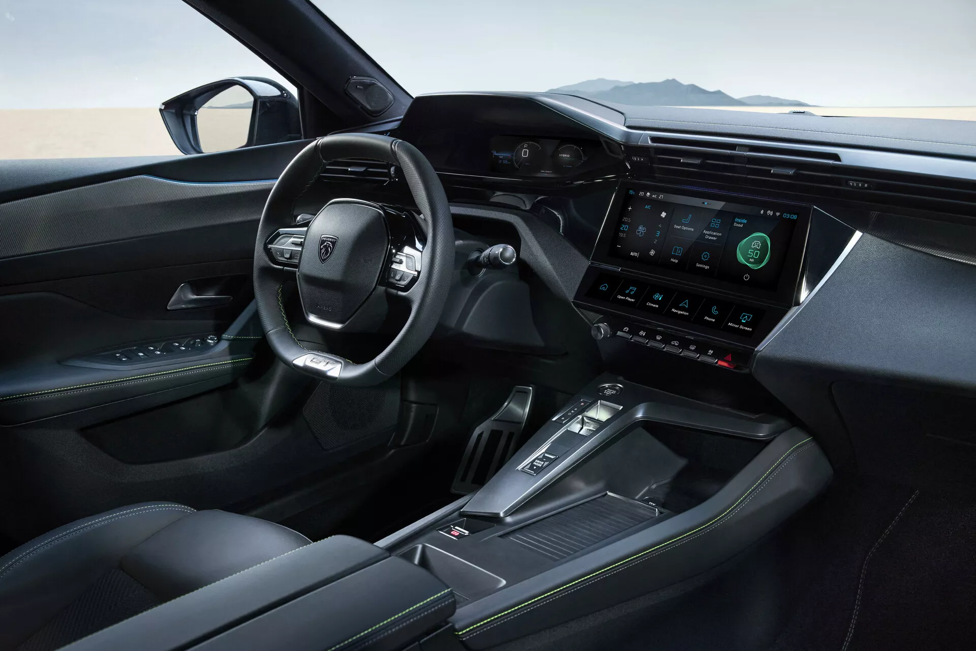 Vue intérieure de la Peugeot 408 2023 mettant en avant la cabine avant luxueuse dotée d'un affichage numérique du tableau de bord, d'un volant multifonction, d'une console centrale élégante avec e-shift, de sièges en cuir confortables et de systèmes avancés d'aide à la conduite.