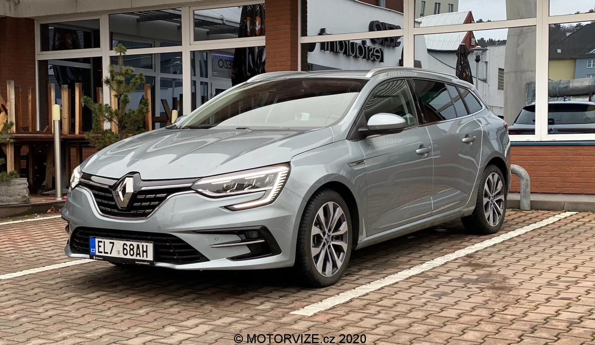 Renault Megane 2022 E-Tech - Design élégant avec groupe motopropulseur électrique avancé, technologie innovante et esthétique moderne