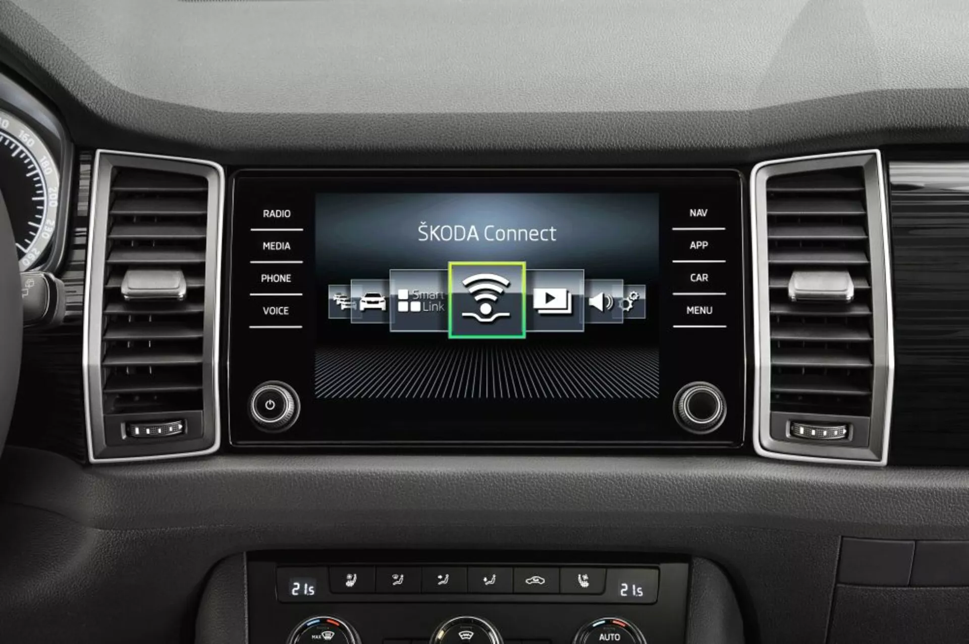 Section centrale du tableau de bord de la Skoda Kodiaq 2017 avec système d'infodivertissement tactile affichant ŠKODA Connect et panneau de commande de climatisation à double zone