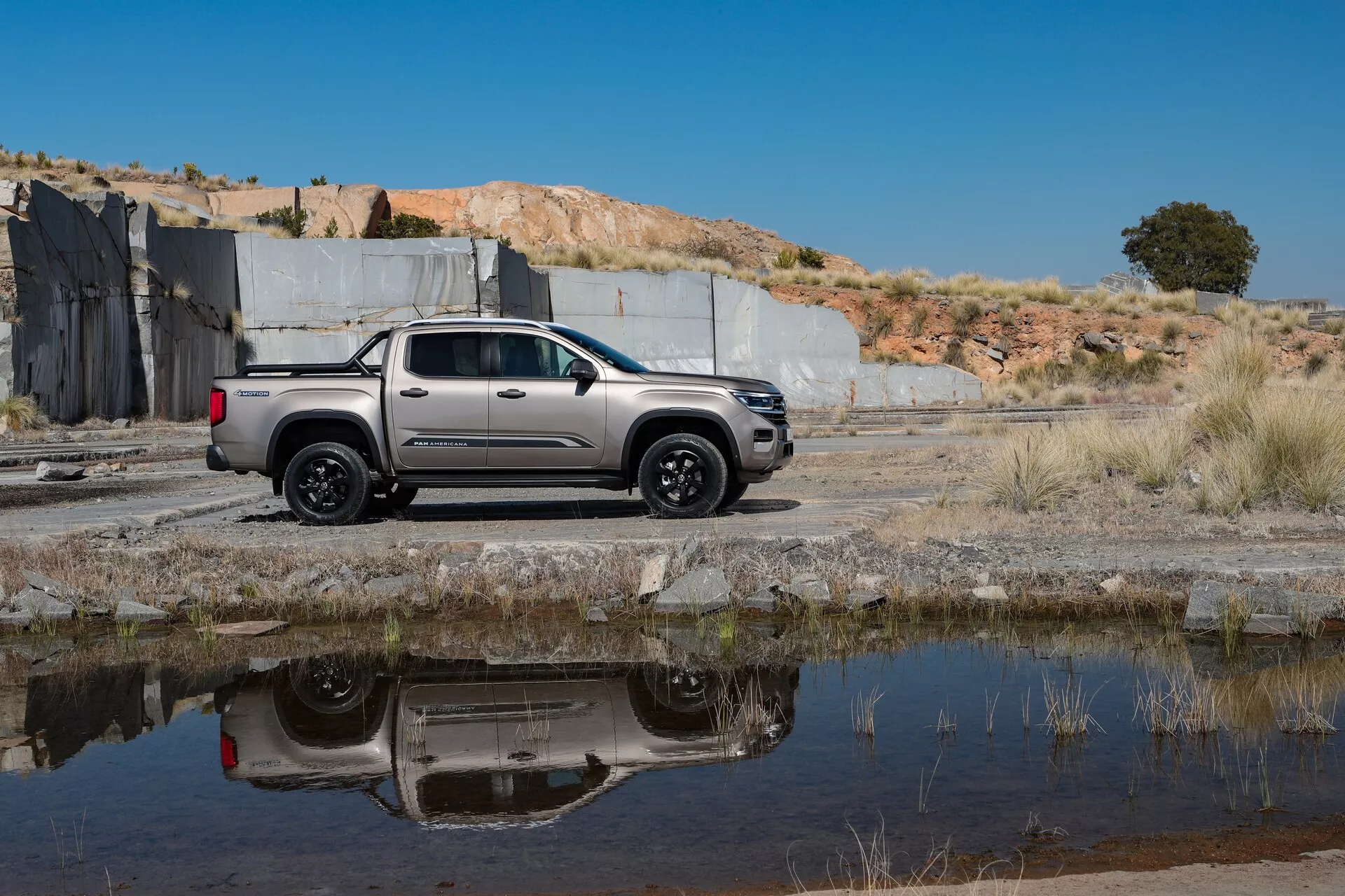 Image haute résolution du VW Nutzfahrzeuge Amarok de deuxième génération de 2023 présentant son design élégant et ses fonctionnalités avancées