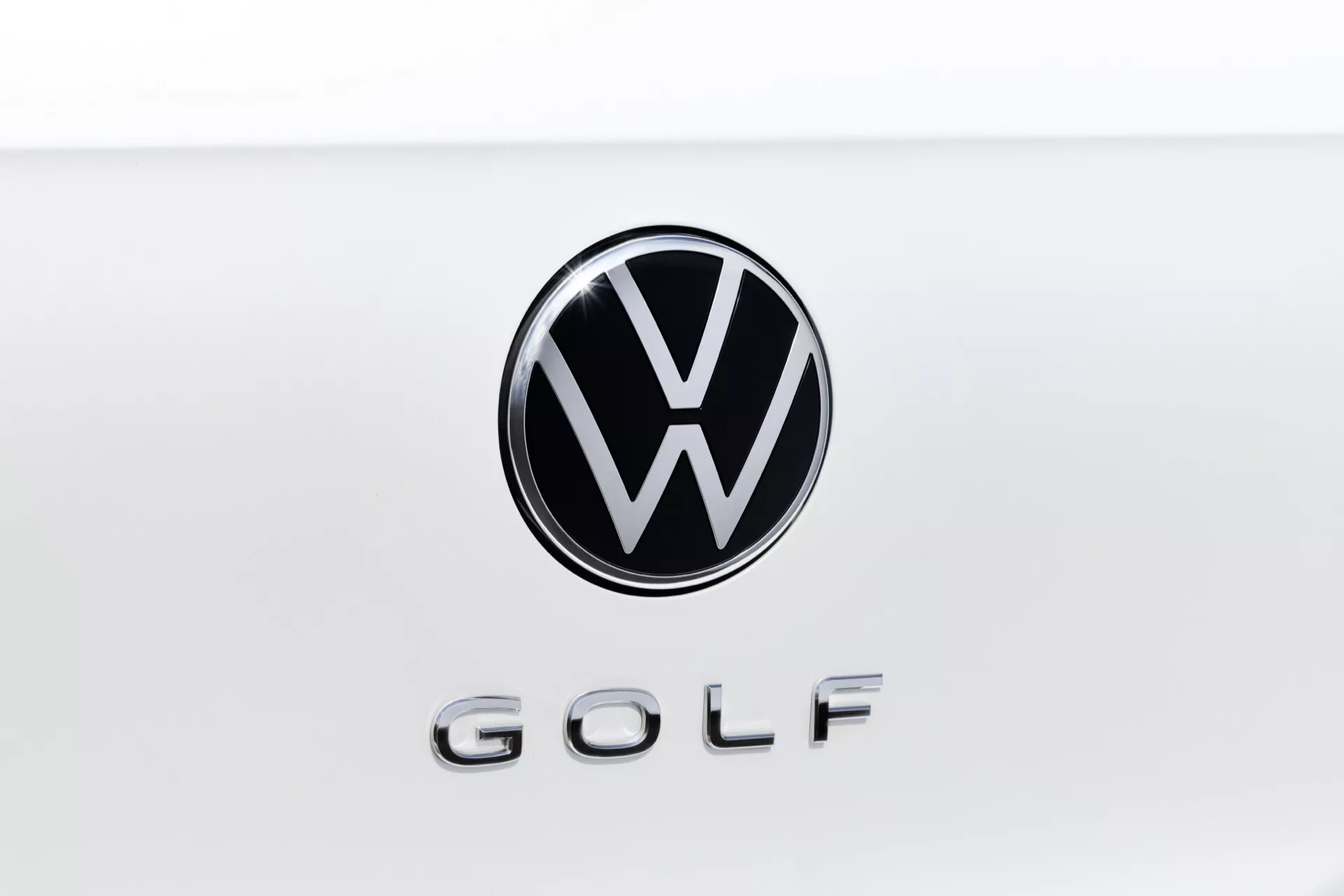 Modèle restylé Volkswagen Golf VIII 2024 présentant un design extérieur mis à jour et des fonctionnalités avancées