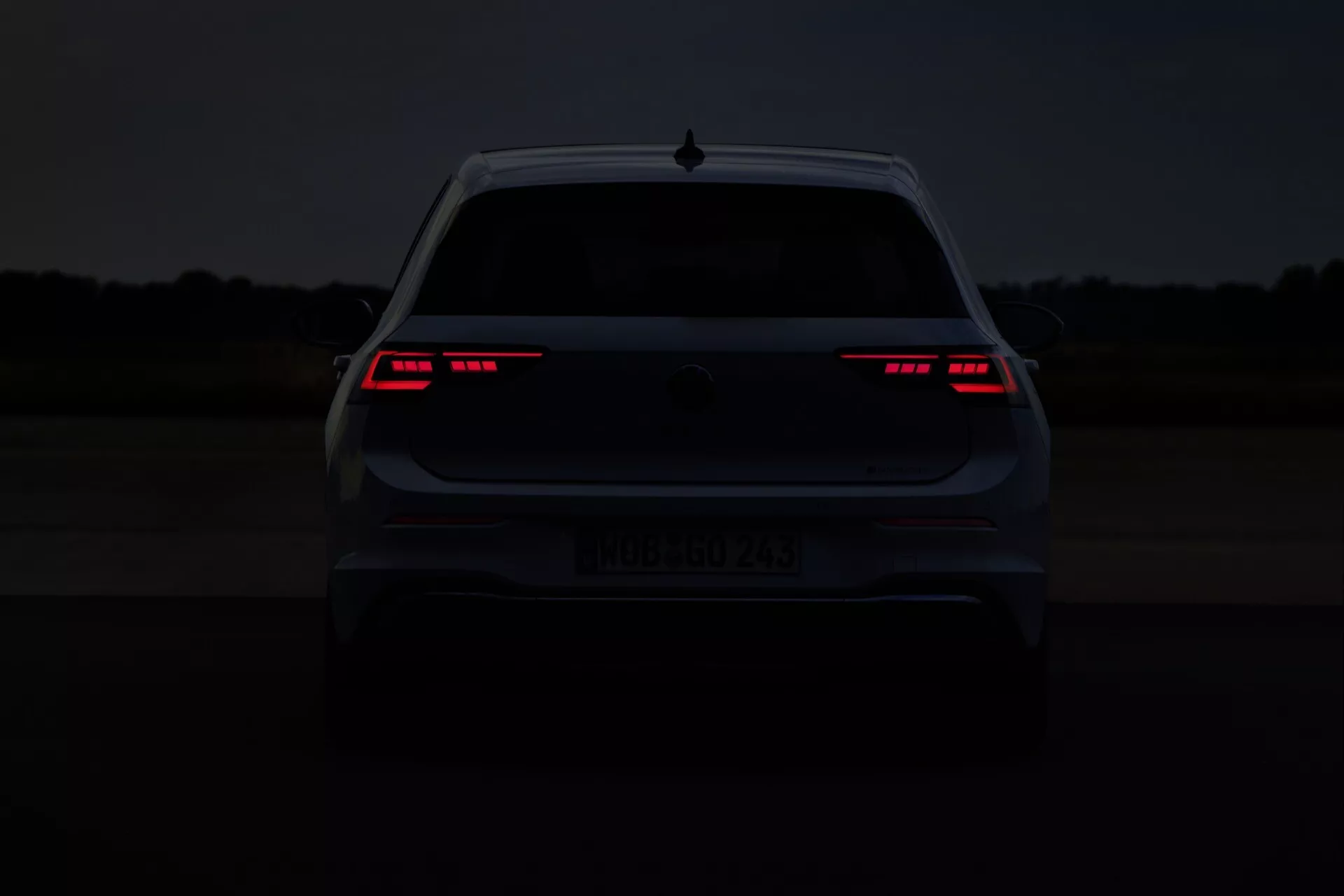 Modèle 2024 de Volkswagen Golf VIII facelift montrant une aérodynamique améliorée, un éclairage LED et des caractéristiques intérieures modernes