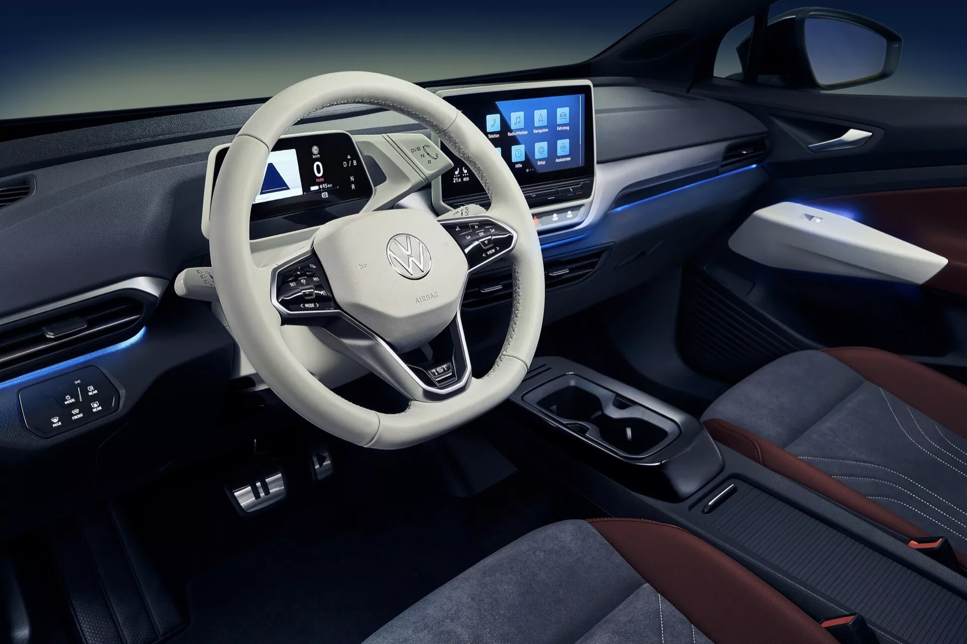 SUV électrique VW ID.4 de 1ère génération 2020 en bleu vif avec un design aérodynamique et des phares LED modernes